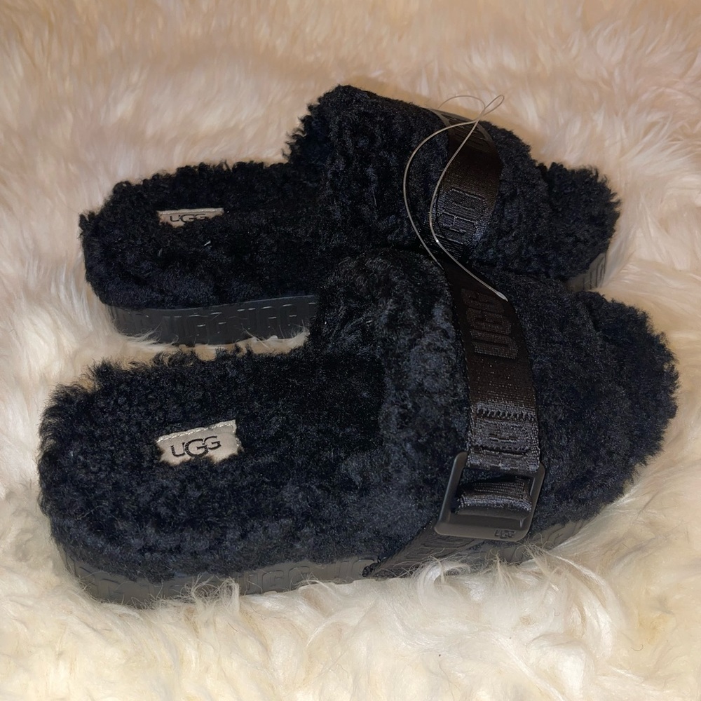 UGG Women’s Fluffita Slipper Sandals, Black - Picture 6 of 10